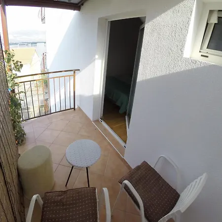 Apartment Ljiljana *