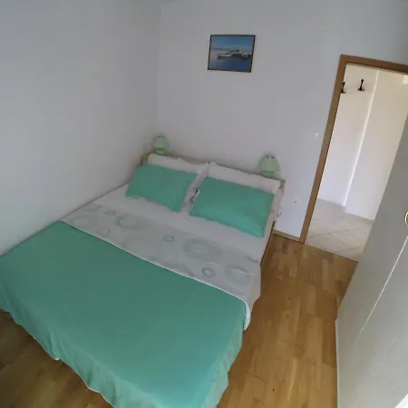 Apartment Ljiljana *