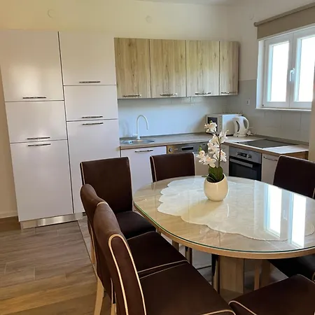 Apartman Ljiljana *
